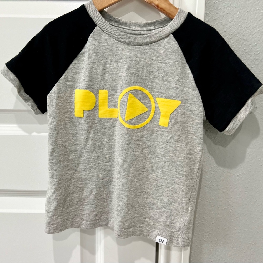 Pre-loved toddler boy’s Gap t shirt